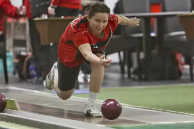 Startet mit dem altbewährten Team nach dem Ausflug des SKC Viktoria Miesau in die Mixed-Liga wieder bei den Frauen: Regine Miche