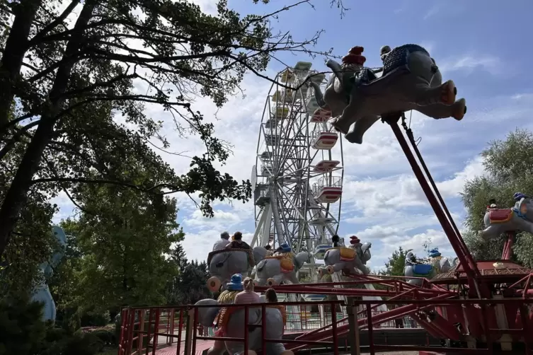 Die fliegenden Elefanten sind direkt neben dem Riesenrad zu finden. 