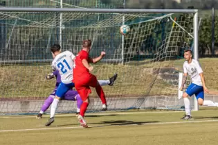 Wieder im Mannschaftstraining: Dennis Drees (links).