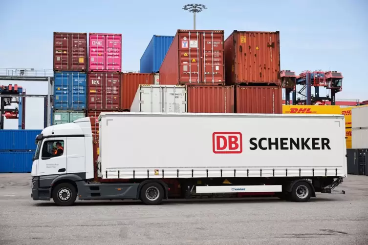 DB Schenker im Hamburger Hafen