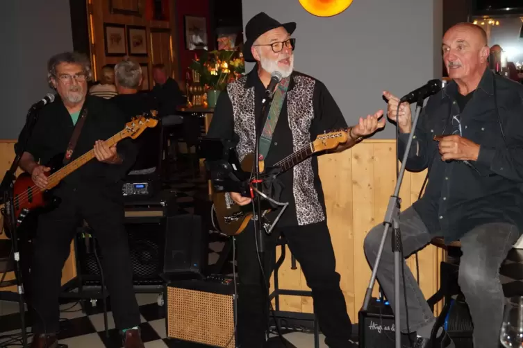 Die Blues Base spielt in der Bodega Estación in Pirmasens (von links): Andrea Tognoli, Michael Wack und Gernot Scheerer.