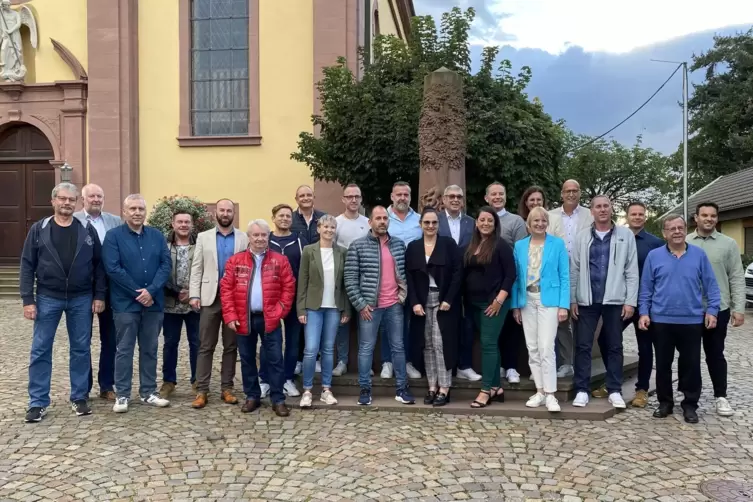 Der neue Hagenbacher Stadtrat vor der konstituierenden Sitzung.