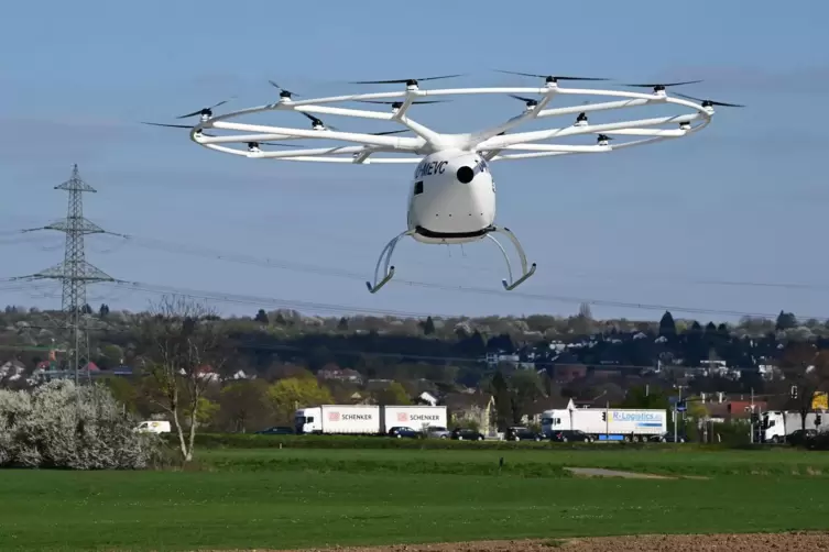 Demonstration eines elektrisch angetriebenen Flugtaxi von Hersteller Volocopter aus Bruchsal. 