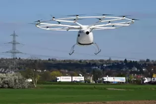 Demonstration eines elektrisch angetriebenen Flugtaxi von Hersteller Volocopter aus Bruchsal.