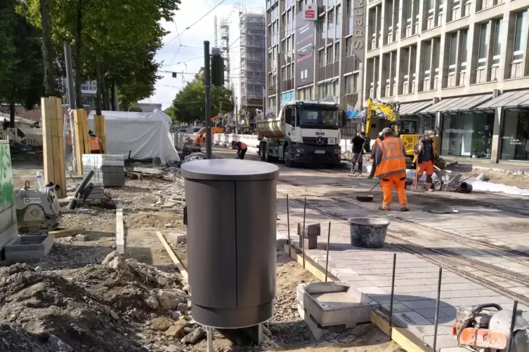 Schwer vorstellbar, aber ab Montagmorgen, 4.30 Uhr, sollen wieder Straßenbahnen am Paradeplatz fahren. 