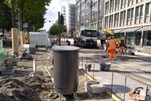 Schwer vorstellbar, aber ab Montagmorgen, 4.30 Uhr, sollen wieder Straßenbahnen am Paradeplatz fahren. 