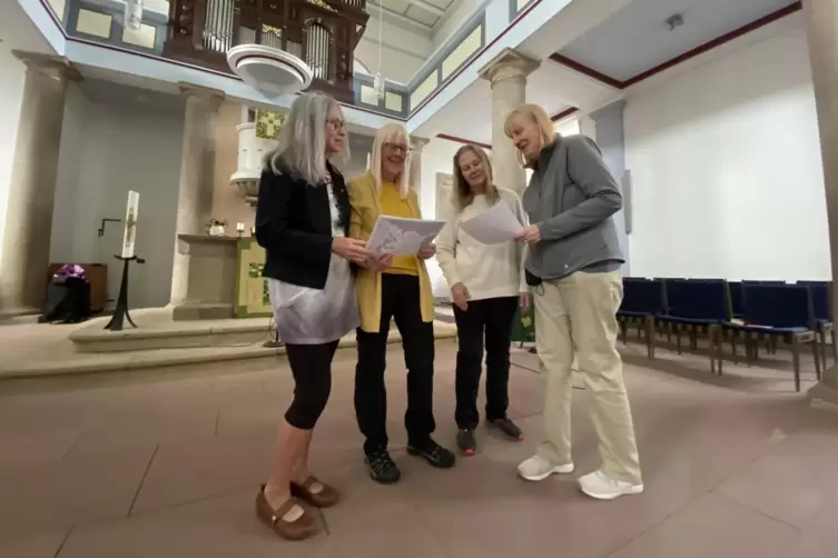 Die Stadtkirche war nur eine Station auf ihrer Tour durch Kusel: Kim Morgenstern (rechts im Bild) und ihre Cousine Wendy sowie K