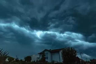 Starkregen kann überall zu Hochwasser und Überschwemmungen führen.