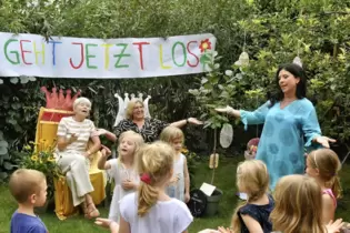 Abschied mit Emotionen: Überraschungsparty in der Kita St. Laurentius für »zwei vom alten Schlag«.