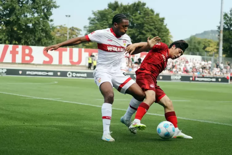 Daisuke Yokota (rechts) ist von KAA Gent ausgeliehen. Er soll das Flügelspiel beim 1. FC Kaiserslautern beleben.