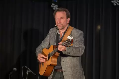 Einem alten Freund zuhören: Clemens Bittlinger gastierte in Winnweiler.