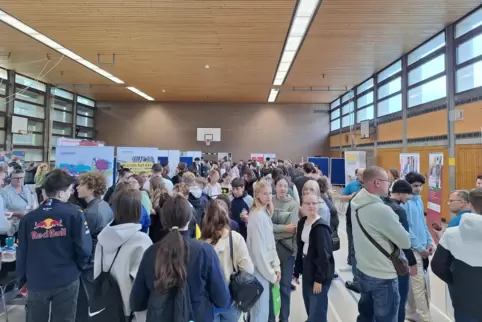 Der Andrang ist groß: Die Berufs- und Studienmesse hat rund 1000 Besucher angezogen. 