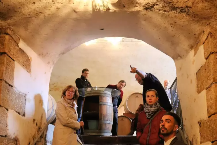 Ortsrundgang durch Kirchheim zum Landeswettbewerb "Unser Dorf hat Zukunft" 2018, Gewölbekeller Weingut Benzinger.