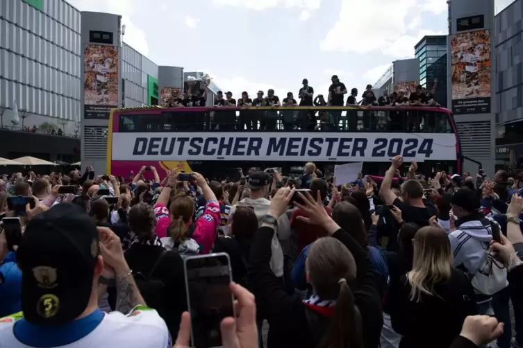 Eisbären Berlin sind zum zehnten Mal deutscher Meister