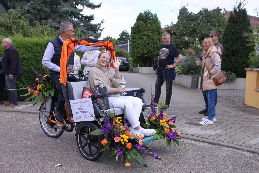 Kutschiert Weingräfin Sarah in der Rikscha: Grünstadts Bürgermeister Klaus Wagner.