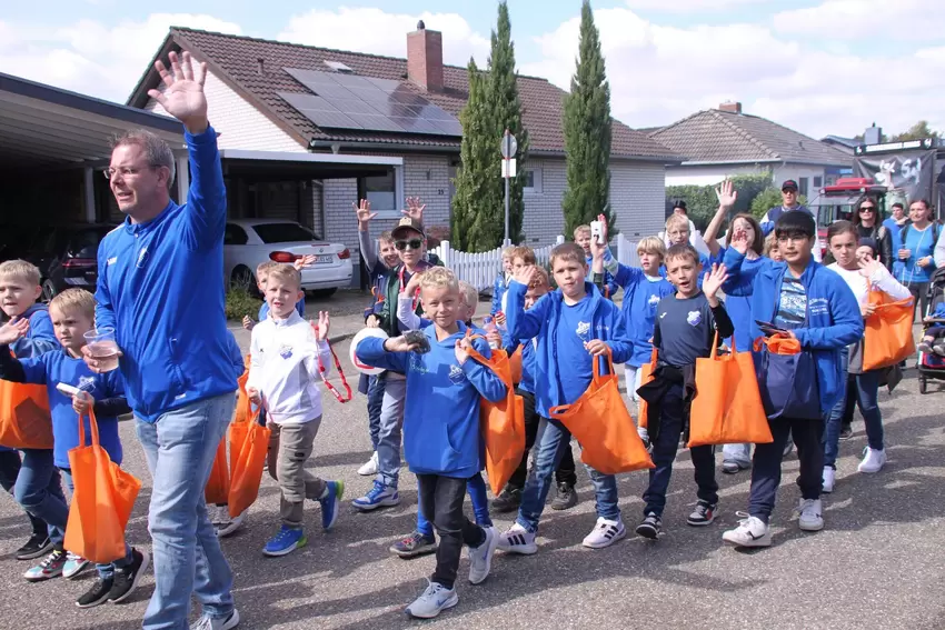 Stellte die größte Gruppe: der TuS-Sausenheim, hier mit den Fußball-Kids.