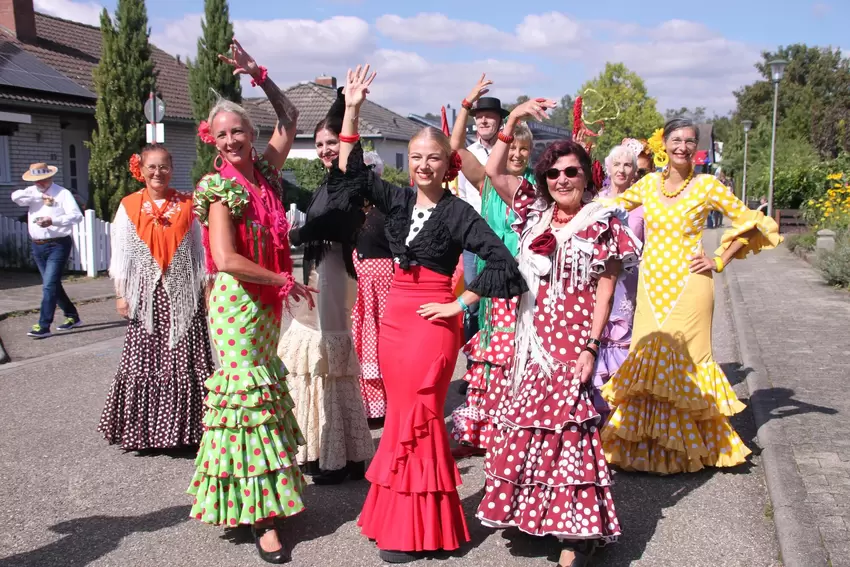 Farbenfroh: Flamenco-Gruppe aus Sausenheim.