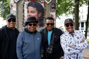 Tito Jackson mit Brüdern und Sohn