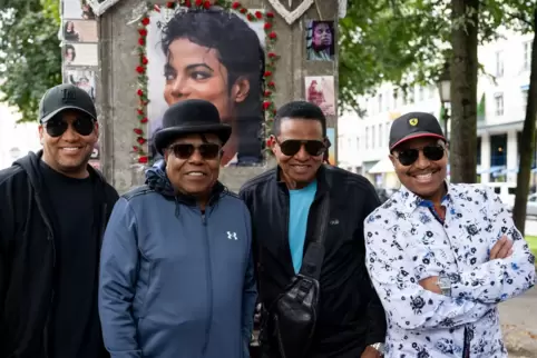 Tito Jackson mit Brüdern und Sohn