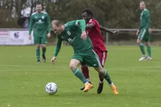 Felix Reißmann (links) traf in Rodenbach doppelt für den SV Kirchheimbolanden.