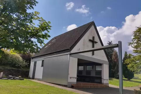 Das Dach der Leichenhalle ist in keinem guten Zustand. Das soll sich allerdings bald ändern. 