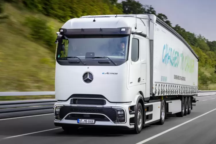 Der eActros 600 fährt mit einer Reichweite von 500 Kilometern ohne Nachladen.