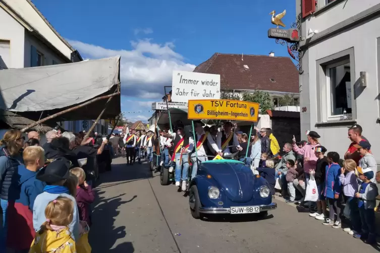 Dieses selbstgebaute Fahrzeug rollte am Sonntag beim Purzelmarkt in eine Menschenmenge. Verletzt wurden auch vier Kinder. 