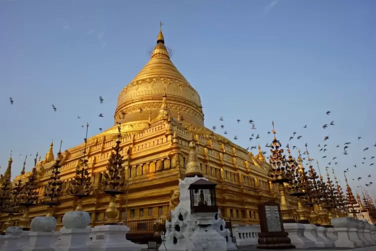 Goldener Tempel in Bagan, Myanmar