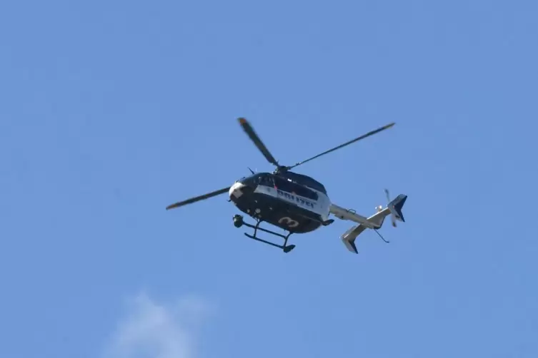 Auch ein Polizeihubschrauber war im Einsatz.