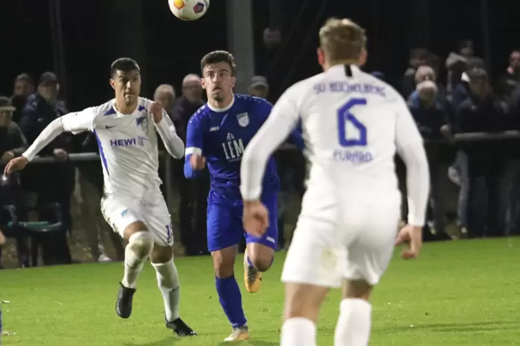 Spielte in Mechtersheim auch Oberliga: Bruno Daniel Ferreira Da Cruz (Mitte).