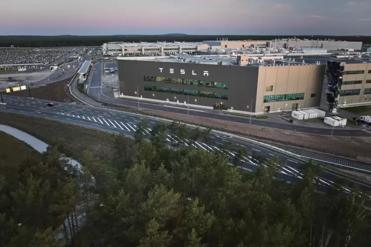 Der US-Elektroautobauer Tesla plant in Grünheide eine massive Erweiterung seiner Produktion.