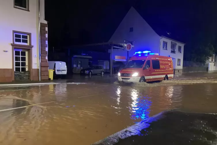 An Pfingsten sorgte das Hochwasser für überschwemmte Straßen. 