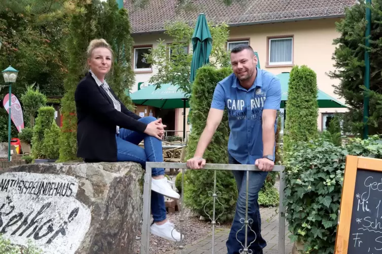 Barbara und Kamil Ladzinski sind die neuen Pächter im Naturfreundehaus Bethof auf dem Campingplatz. 