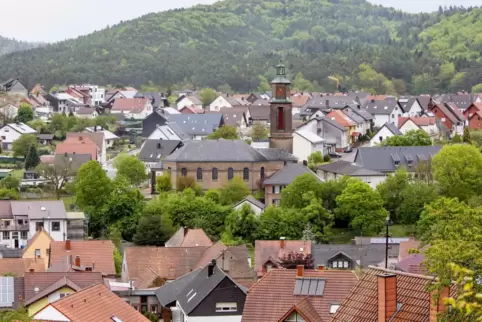 Ortsbürgermeister und Beigeordnete können in Queidersbach ihre Arbeit aufnehmen.