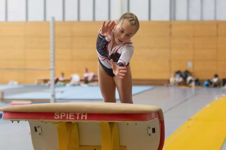 Gleich kommt eine Radwende mit halbem Überschlag: Louisa Klein hat für den Sprung mit der Schwierigkeitsstufe P9 lange trainiert