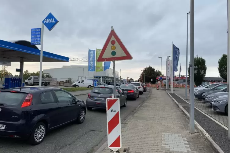 Hier kommt es schnell zu langen Rückstaus: Baustelle in der Kirchheimer Straße. 