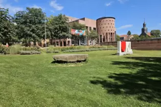 Auf dem Platz vor dem Pfalztheater soll bald die Lauter plätschern.