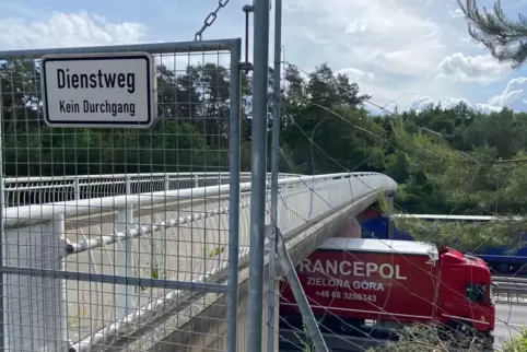 Finden Polizei und Staatsanwaltschaft heraus, wer im August einen Asphaltbrocken von der Brücke bei Mehlingen auf die Autobahn g