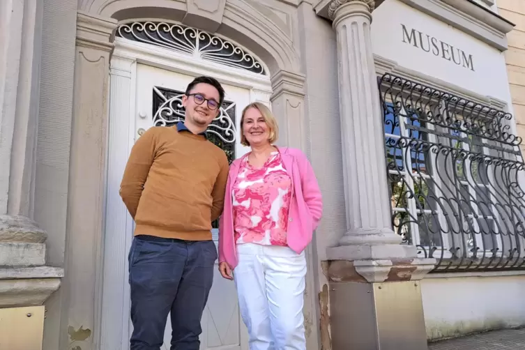 Luis Gehrmann und Stefanie Smits nehmen während der Fritz-Wunderlich-Tage in Kusel am Meisterkurs teil. Hier machen sie gerade S