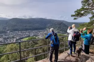 Auch über den Teufelsfelsen geht es.