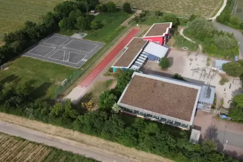 Wenn sie keine Duschen mehr hätte, könnte die Turnhalle einfach von der Warmwasser-Versorgung abgekoppelt werden: Blick aufs Are