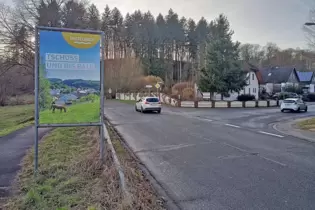 Ein Fahrbahnteiler soll es Radfahrern an der Kreuzung Altheimer und Hengstbacher Straße (rechts) in Mittelbach künftig ermöglich