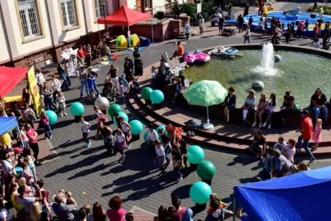 Die Kinderstadt lädt am Samstag auf den Stephan-Cosacchi-Platz.