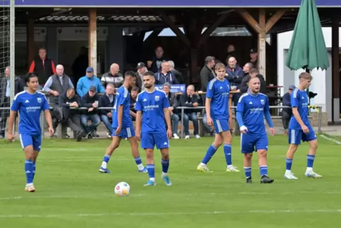 Frust: TuS Mechtersheim nach dem 0:2 gegen FV Engers. 