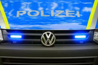 Die Polizei bittet um Hinweise auf den Täter.