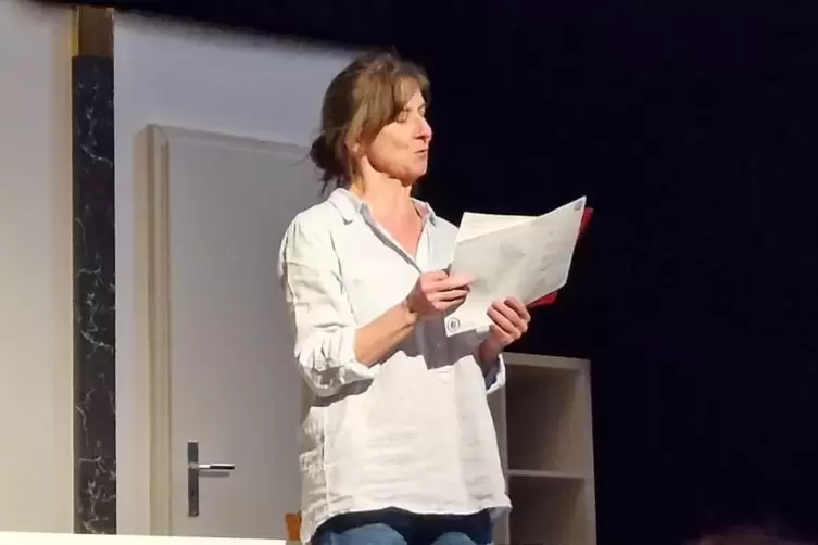 „Jede Vorstellung ist anders“, sagt Annette Eckel-Weiß über ihre Arbeit im Zimmertheater. 