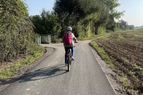 Der Radweg zwischen Wollmesheim und Landau, entlang des Birnbachs, ist erneuert worden. Aber nur bis zu dem Punkt, an dem der We