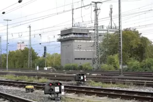 Im Ludwigshafener Stellwerk sieht Christian Schreider massiven Nachholbedarf.