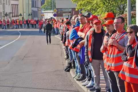 Tadano-Menschenkette in der Bismarckstraße