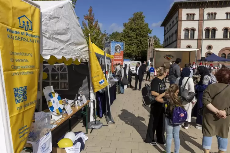 Wie schon im vergangenen Jahr startet die Interkulturelle Woche auch diesmal auf dem Schillerplatz. 